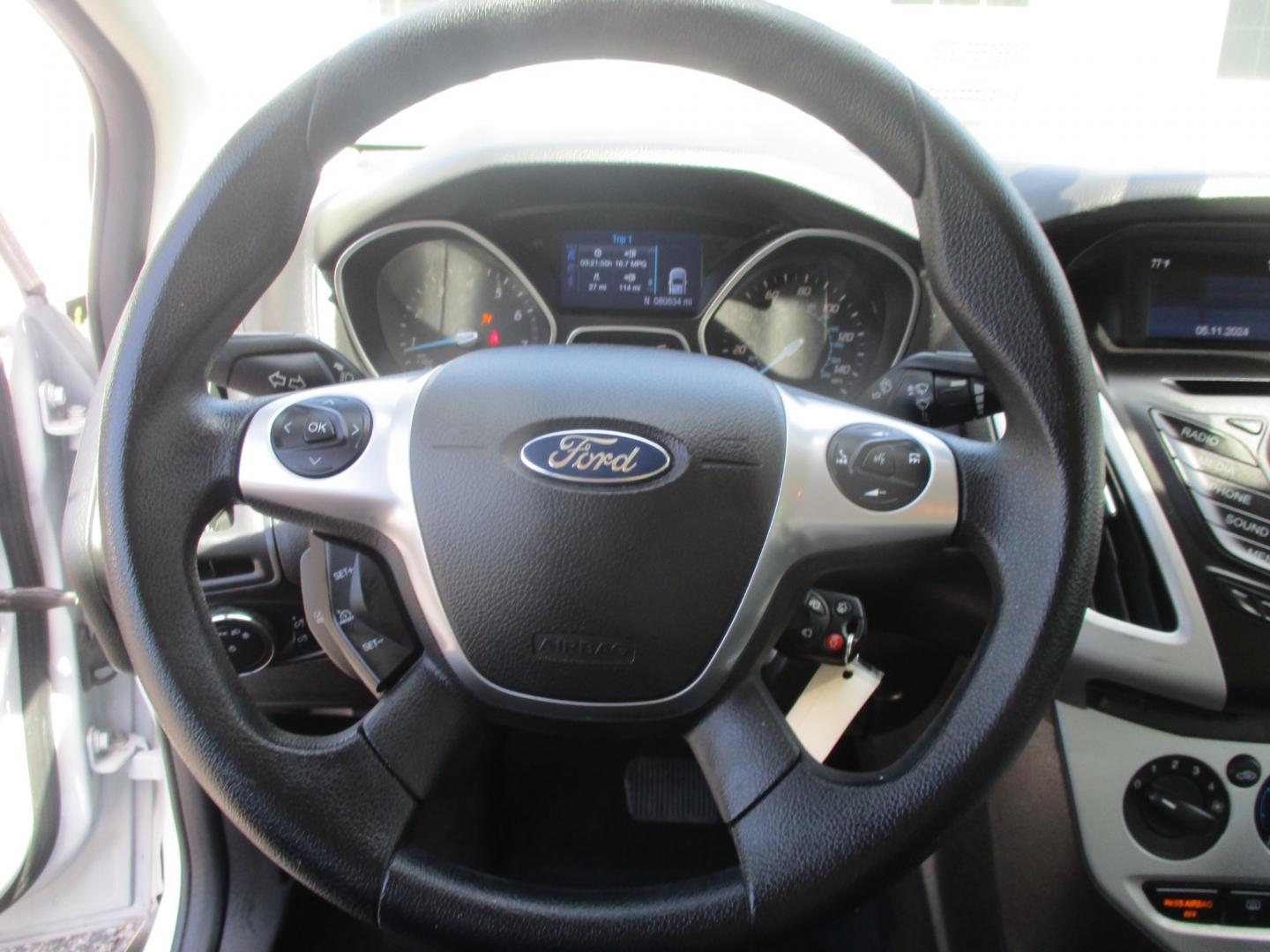 2014 WHITE Ford Focus SE Sedan (1FADP3F28EL) with an 2.0L L4 DOHC 16V engine, located at 540a Delsea Drive, Sewell, NJ, 08080, (856) 589-6888, 39.752560, -75.111206 - Photo#18